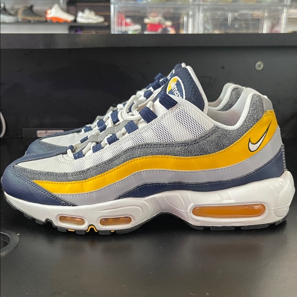 Nike Air Max 95
Michigan - Picture 1 of 6